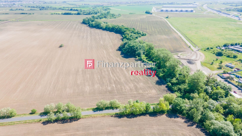 PREDAJ pozemku s potenciálom výstavby rodinného domu - Chorvátsky Grob, 817 m2.