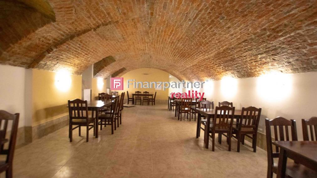 Predaj reštauračno - komerčných  priestorov ,140m2 - Bratislava , Sládkovičova. Cena: dohodou