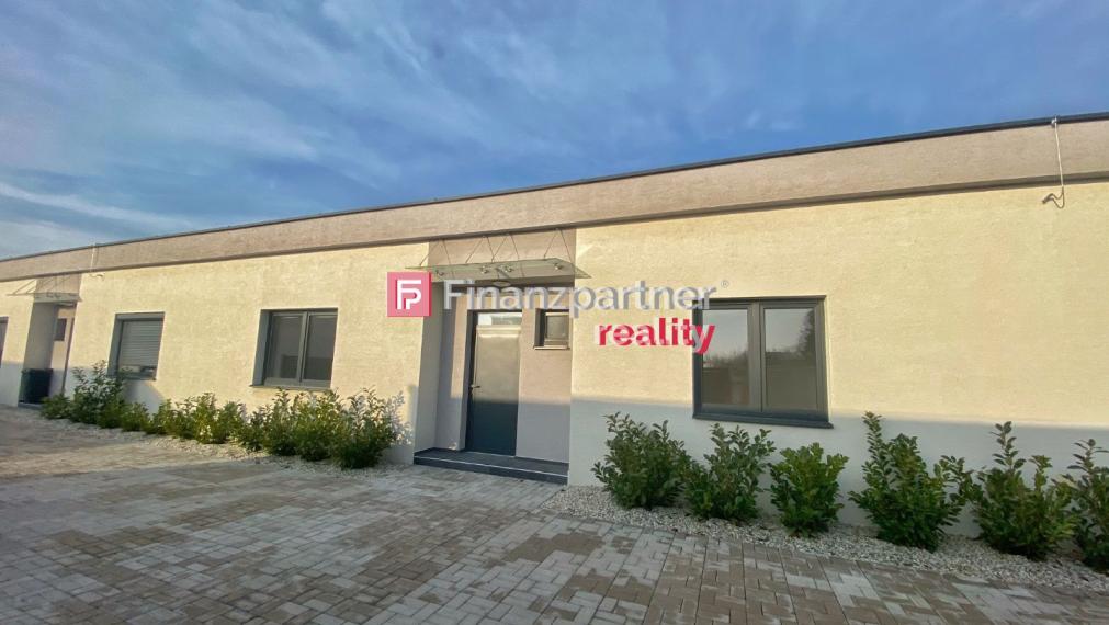 NOVOSTAVBA RD V RADOVEJ ZÁSTAVBE so záhradkou a oploteným areálom - Kolárovo