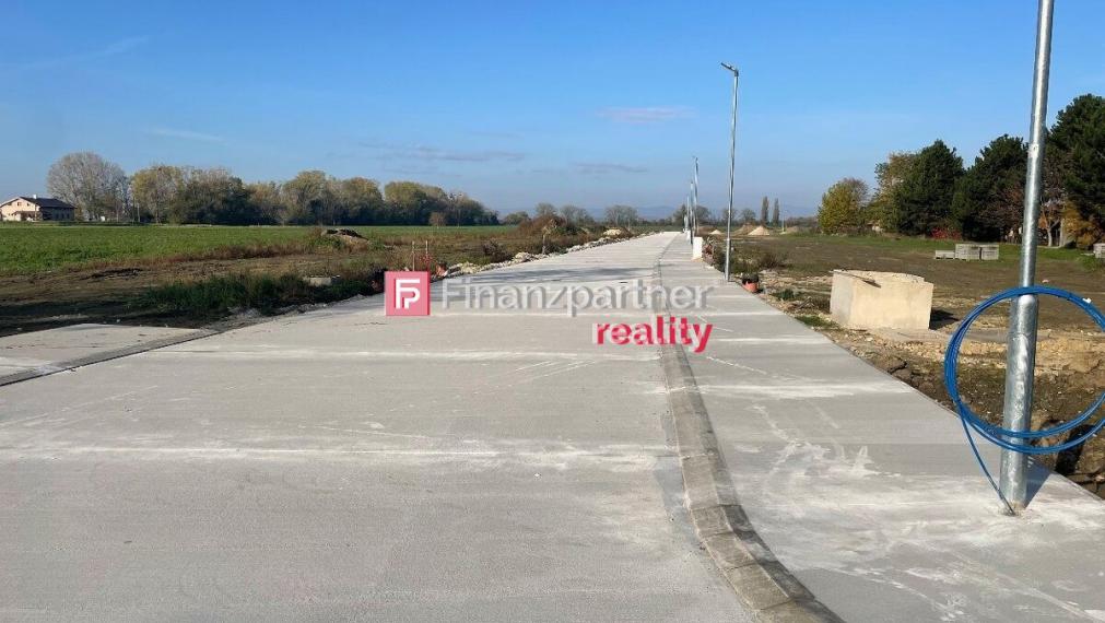 Ponúkame vám na predaj stavebný pozemok vo Veľkom Grobe 500m2   513/102