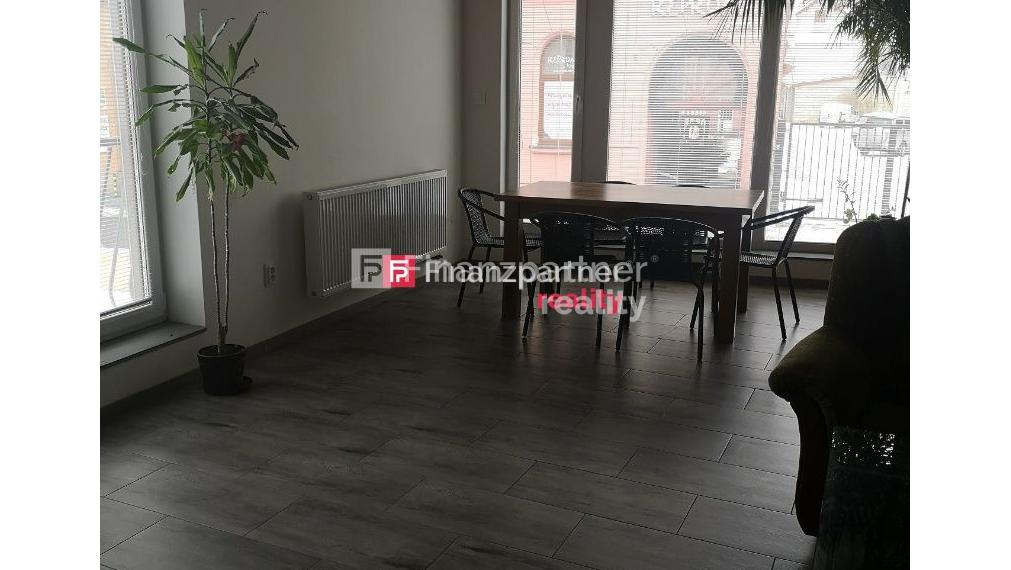 Na prenájom exkluzívny byt pre 4-6 pracujúcich, študentov, ukrajinských občanov, úžítková plocha:100 m2 priamo v centre mesta.