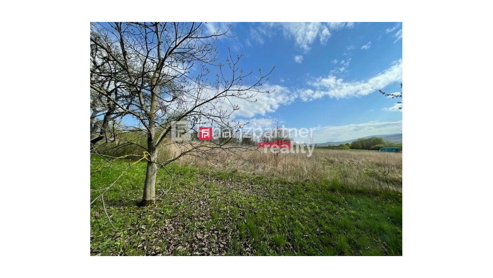 Pozemok Petrovany- Močarmany: 5,5m x 177m (F189-14-ANM)