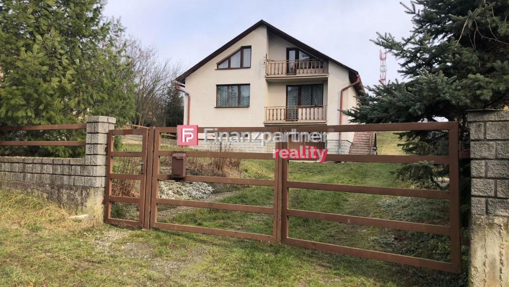 Rodinný dom s veľkou záhradou na predaj