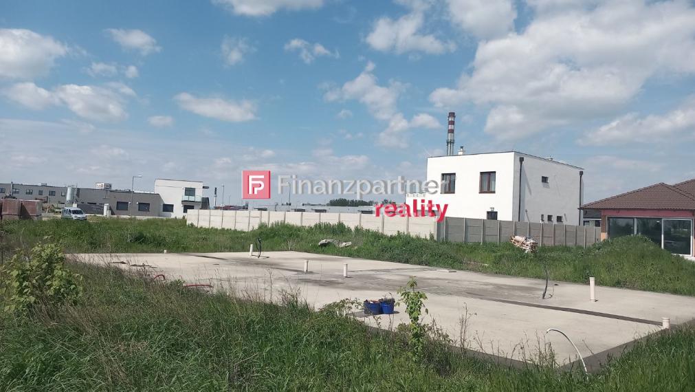 Na predaj pozemok so základmi pre rodinný DVOJDOM v Dunajskej Strede
