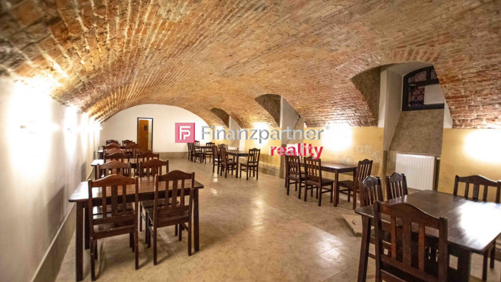 Prenájom reštauračných priestorov - ul.Sládkovičova , BA - Staré Mesto ,  140 m2.