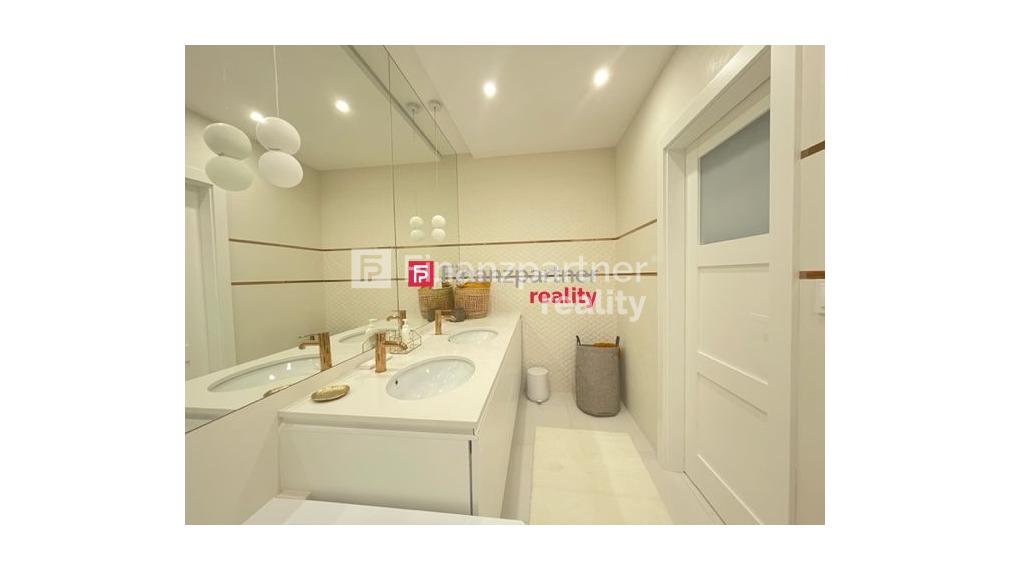 “rezervovany” Luxus, modernosť dôvtipnosť -štýlový luxusný 2 izbový byt 5km od R4 (F380-112-ANM)