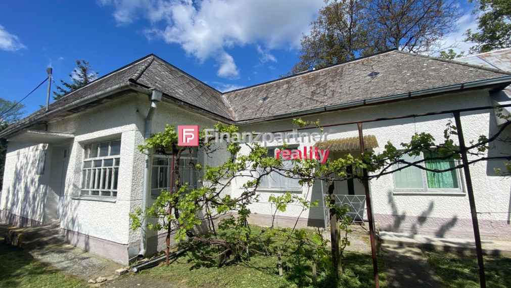 Dom s rozľahlým pozemkom v Jenkovciach na predaj - znížená cena