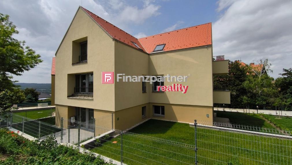F121-111KIS-  Prekrásny 1 izbový byt na predaj v Pannonhalme