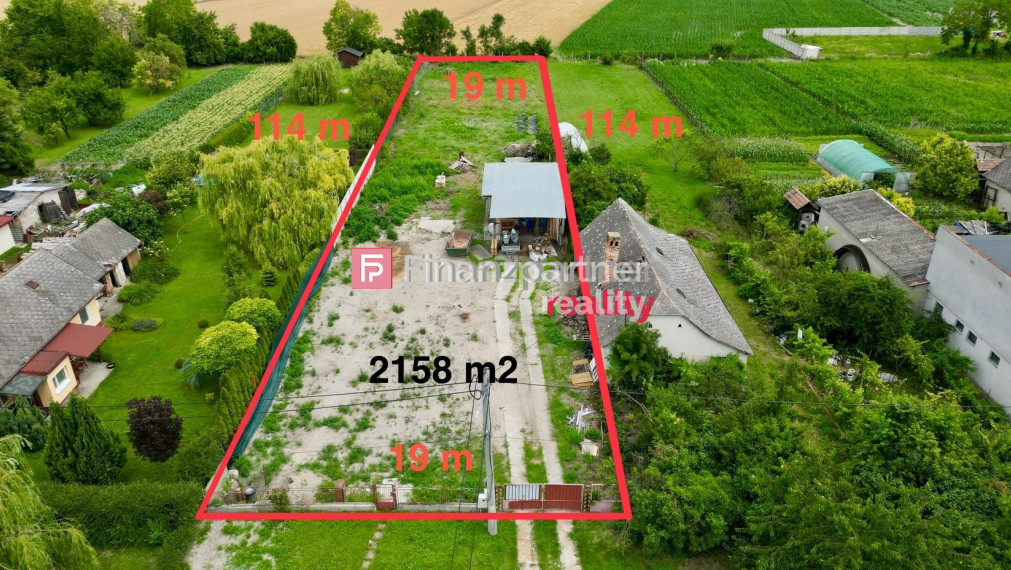 Nehnuteľnosť Holice - Na predaj stavebný pozemok o rozlohe 2 158 m²
