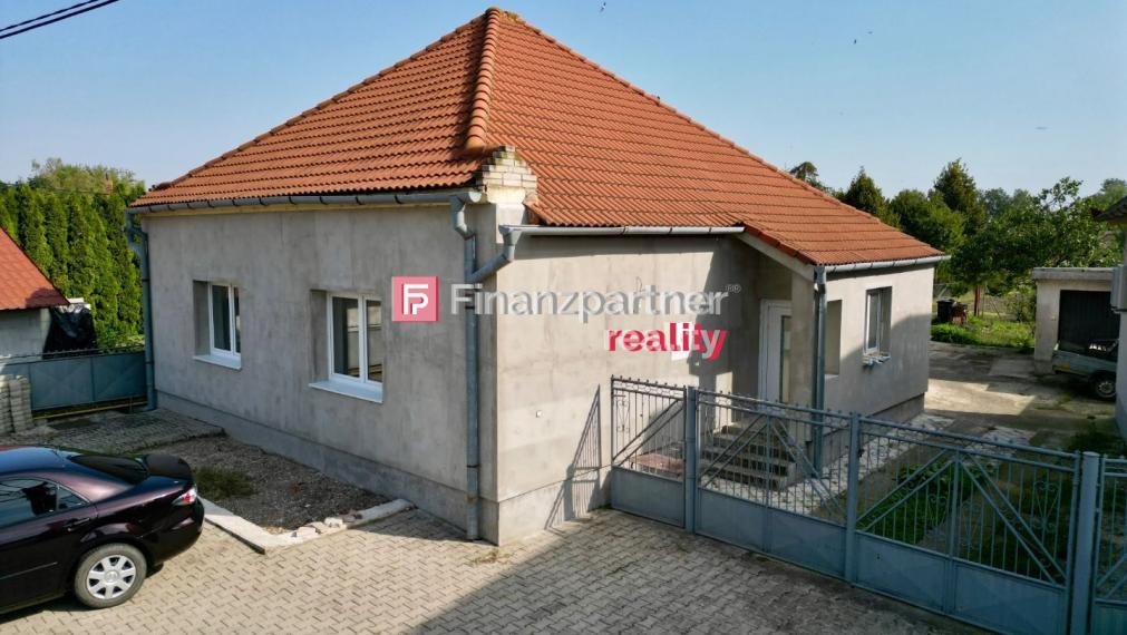 Nehnuteľnosť Čilizská Radvaň - Na predaj 4-izbový holodom v centre obce