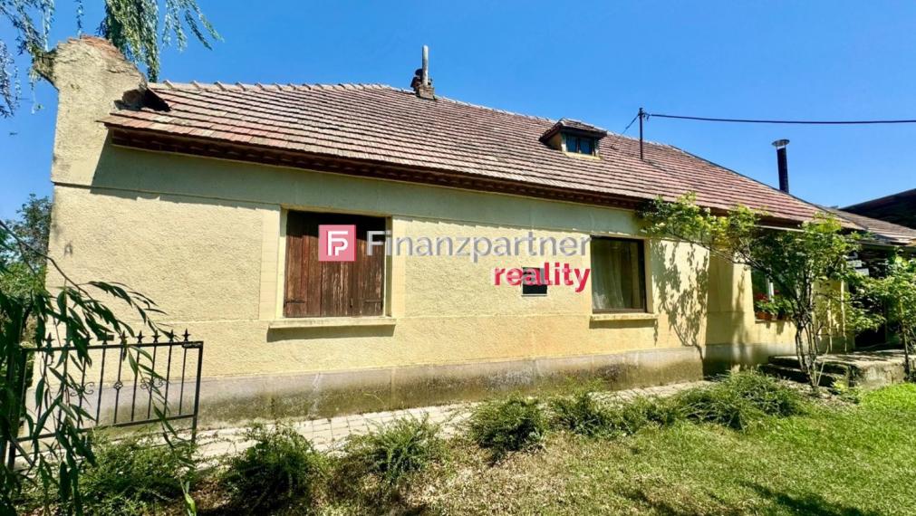 Nehnuteľnosť Okoč - Ponúkame Vám na predaj zariadenú rodinnú usadlosť v pôvodnom stave