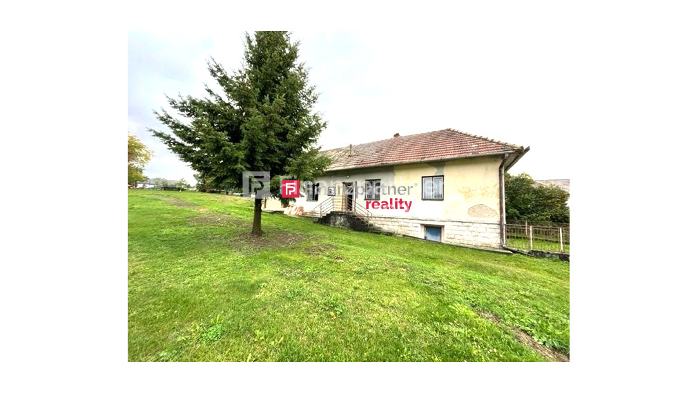 Pozemky so starším rodinným domom v starej časti Fintic (F286-12-ANM)