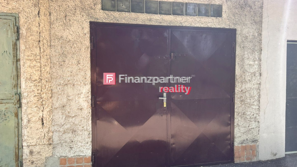 ZNÍŽENÁ CENA!!! Zrekonštruovaná garáž blízko centra Dunajskej Stredy (F015-019-ESJAa)