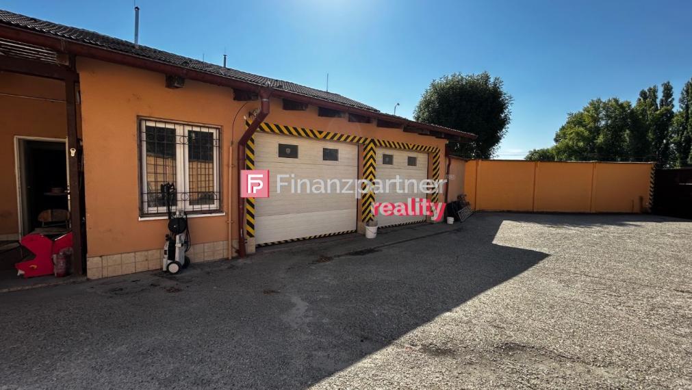 Predaj multifunkčnej komerčnej budovy s predajňou v Komárne (F025-018-ESJA)