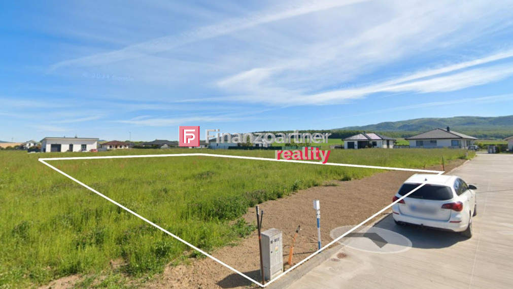 REZERVOVANÉ  POZOR znížená cena na exkluzívny 100% stavebný pozemok "Košariská" :s IS, chodníkmi a cestou (F600-14-ANM)