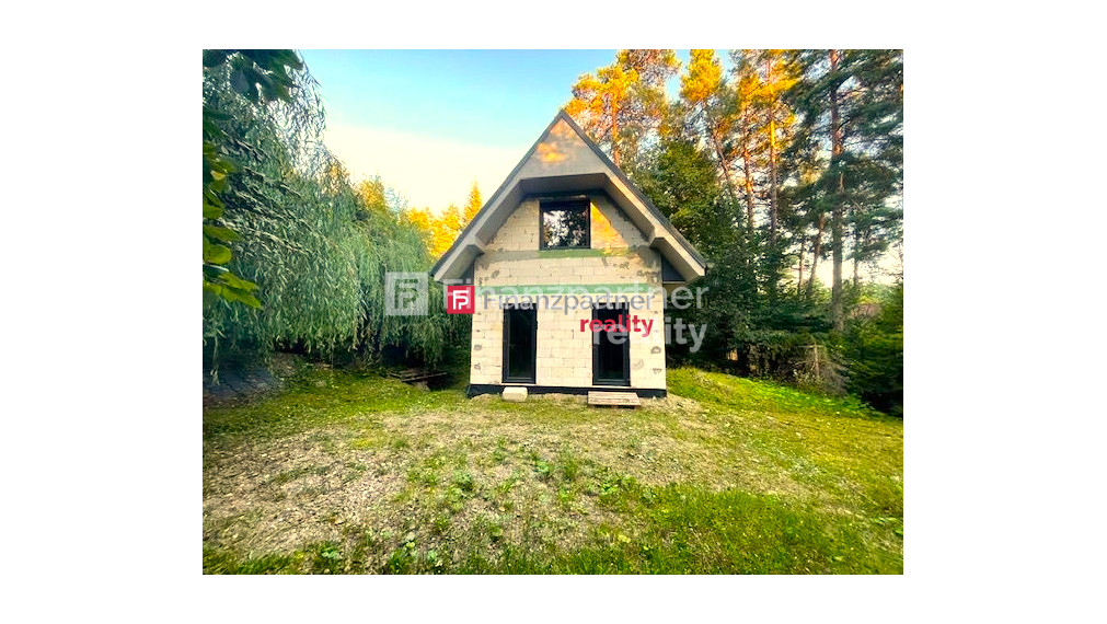 Chata pred dokončením na Ružínskej priehrade od Margecian  (F507-14-ANM)