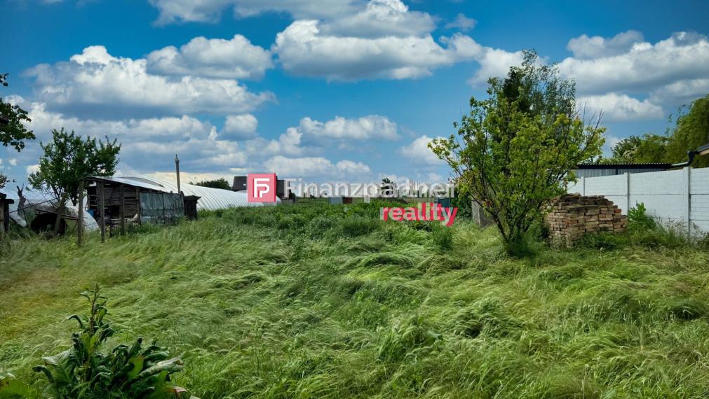 Stavebný pozemok, 1065 m2, Tvrdošovce, Nové Zámky