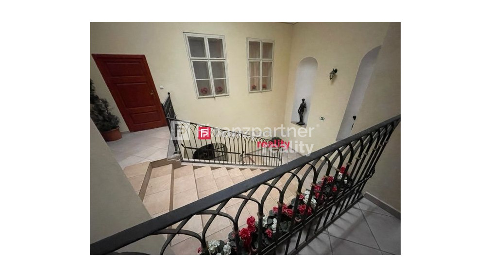 Na lukratívnom mieste klimatizovaný 2izb byt  (F271-112-ANM)