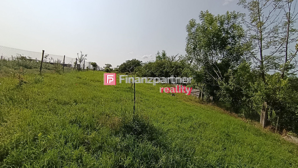 Stavebný pozemok 2034m2 - 32,45 €/m2 s domom, Sasinkovo, HC