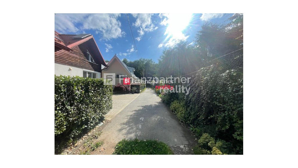 Stavebný 4-árový pozemok s MHD na Cemjate  (F581-14-ANMi)