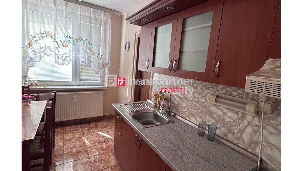 Na predaj priestranný 3-izbový byt s loggiou – Trebišov, ul.Komenského