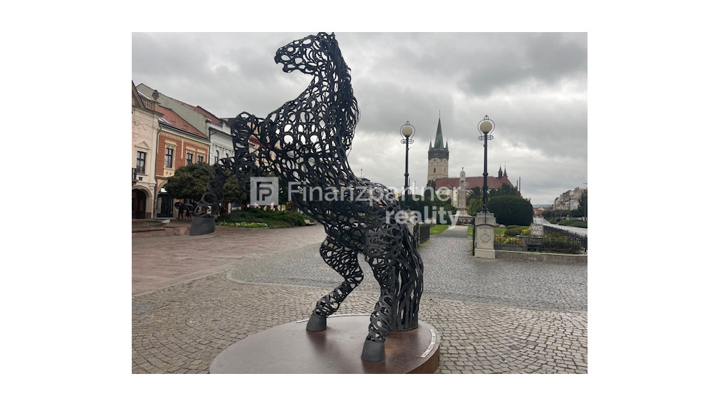 Pod konkatedrálou v pešej zóne klimatizovaný 2izb podkrovný apartmán  (F271-112-ANM)