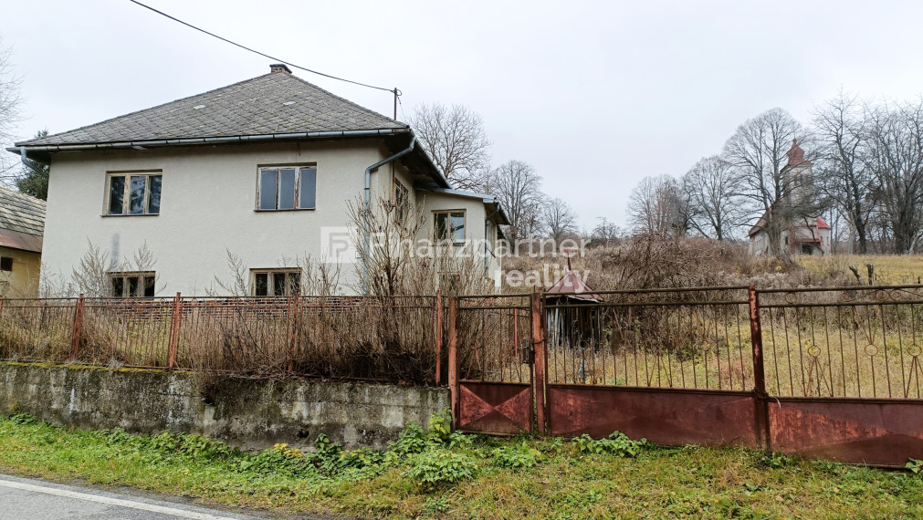 Exkluzívne na predaj rodinný dom s pozemkom v obci Šapinec