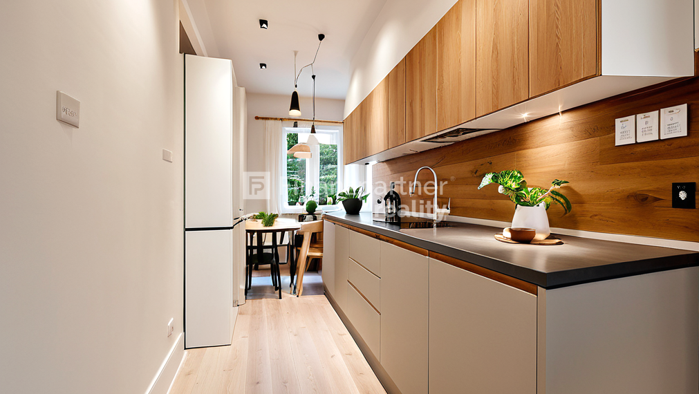 Ponúkame na predaj 1-izbový byt s potenciálom –  zrekonštruovaný vo výbornej lokalite v Piešťanoch výborný ako investičný.