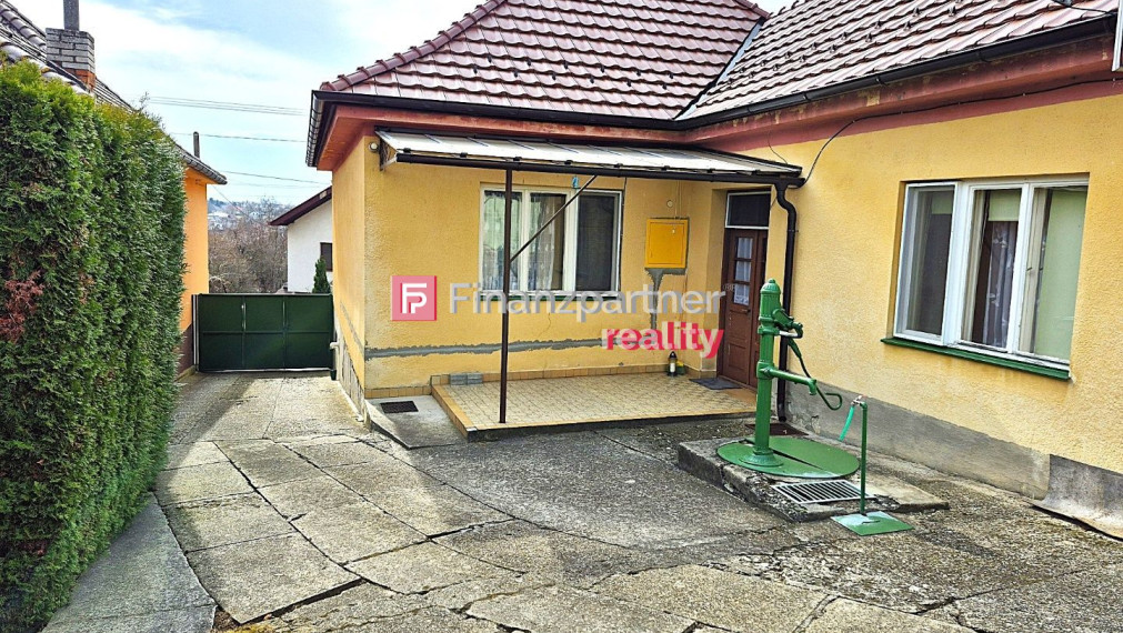 3 izbový dom s veľkým pozemkom v obci Radošina