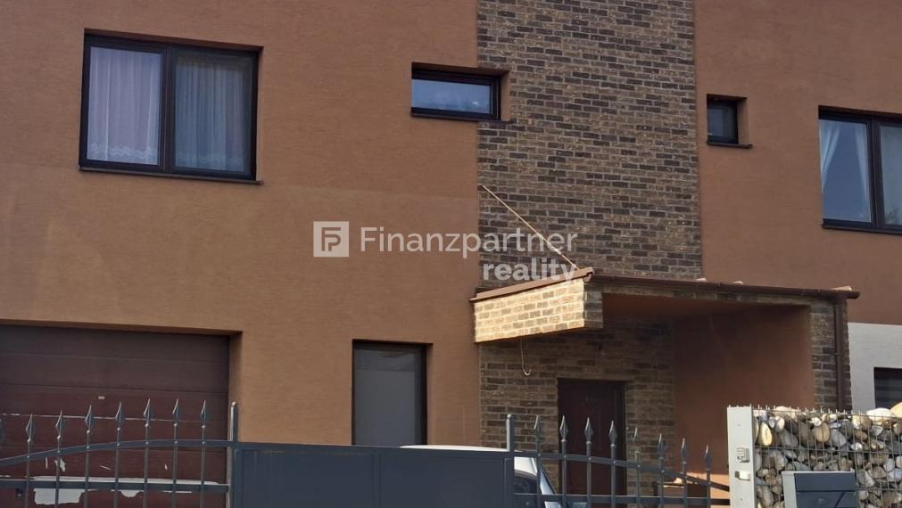 Na predaj: 4-izbový poschodový rodinný dom Lehnice