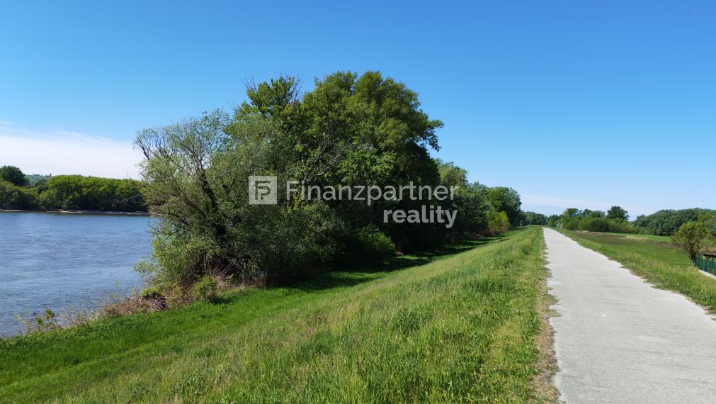 (F002-114KAPE)  stav.pozemok v blízkosti Dunaja v obci Moča