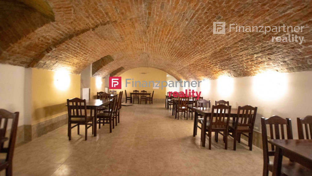 Predaj reštauračno - komerčných  priestorov ,140m2 - Bratislava , Sládkovičova. Cena: dohodou