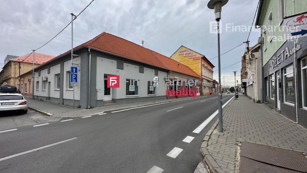 Obchodné priestory v CENTRE Nových Zámkov 225m2