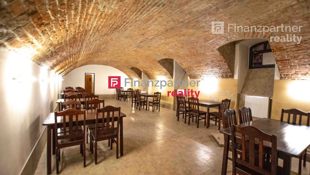 Prenájom reštauračných priestorov - ul.Sládkovičova , BA - Staré Mesto ,  140 m2.