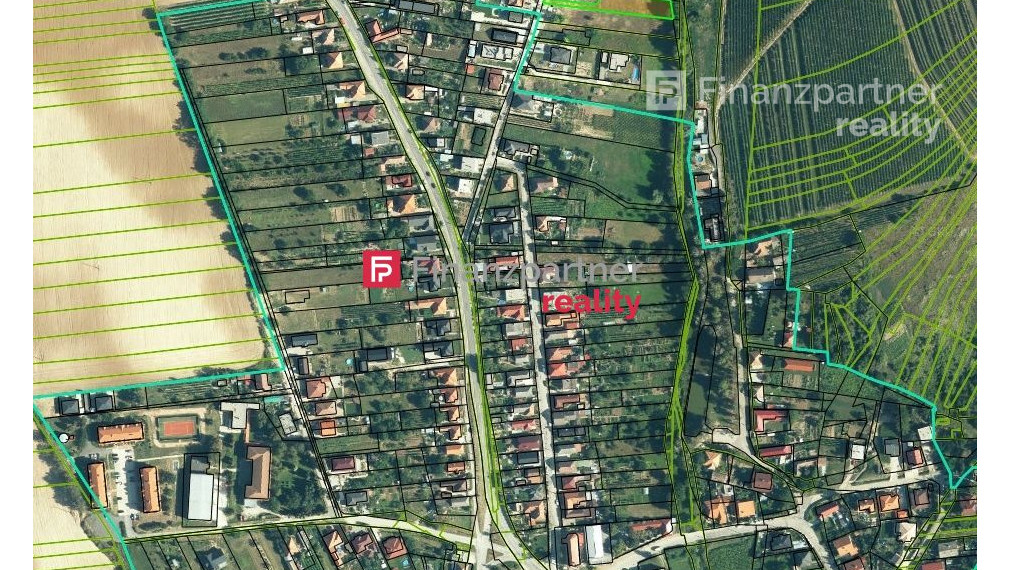 Stavebný pozemok na okraji obce Bojničky so stavebným povolením, Hlohovec