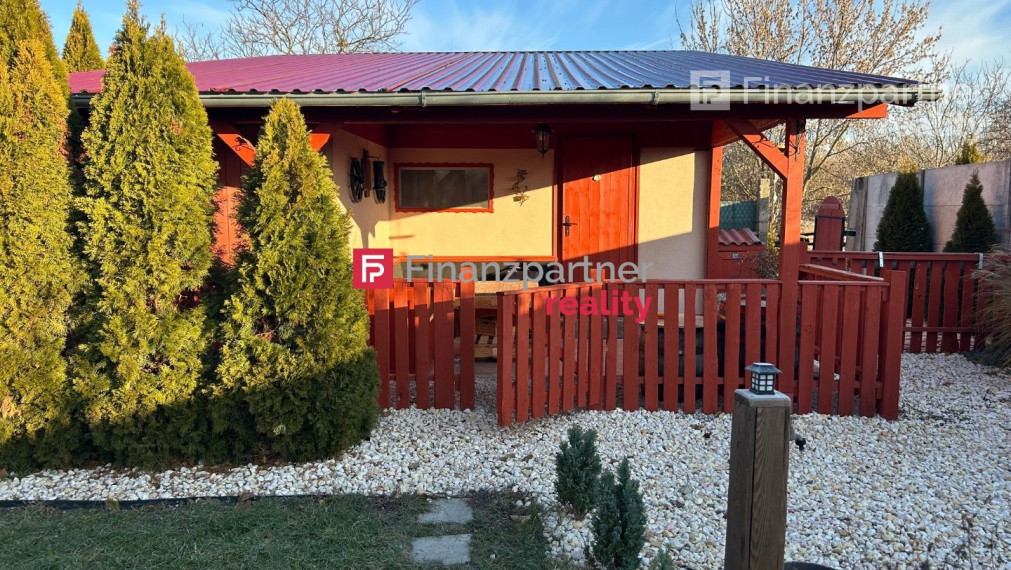 Na predaj - Záhrada s chatkou v Komárne, časť Malá Iža (F026-014-ESJA)
