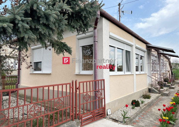 Exkluzívny predaj vidieckeho domu v obci Sečianky.