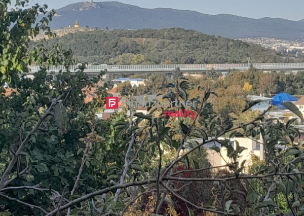 Záhradná romantická a štýlová chata so záhradou a bohatou výsadbou, Nitra - záhradkárska osada Tobola