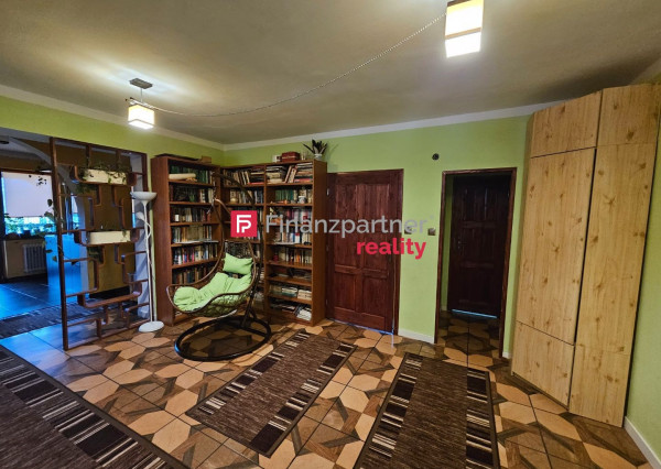 Znížená cena - Na predaj starší dvojgeneračný dom s veľkým pozemkom v obci Kútniky