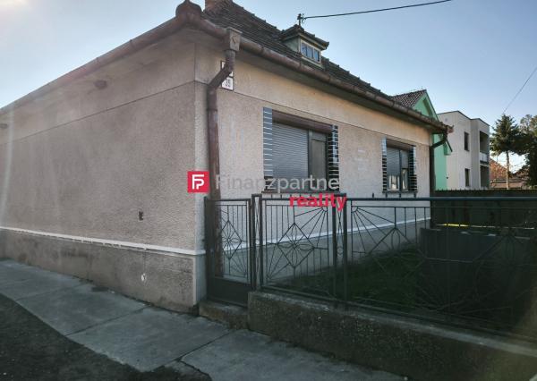 Rodinný dom na rekonštrukciu s priestranným pozemkom, garážou a hospodárskymi budovami