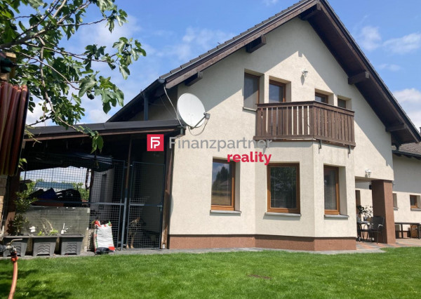 6-izbový rodinný dom s dvojgarážou, záhradou a krbom – Chorvátsky Grob, Lúčna ulica