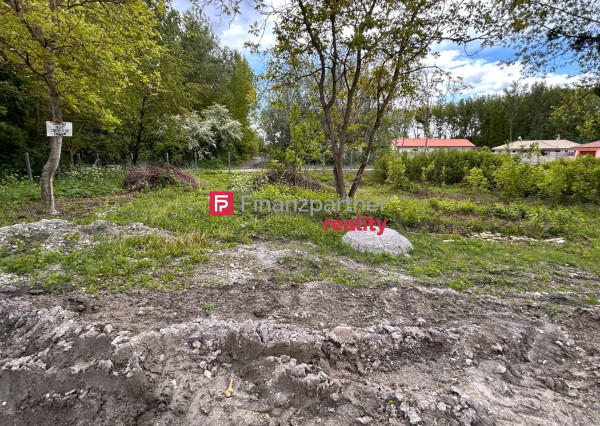 Slnečný pozemok v novovybudovanej časti obce Dunajský Klátov (F008-014-ESJAa)