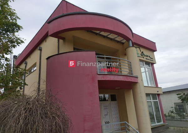 Obchodno-administratívny objekt s veľkým skladovým priestorom