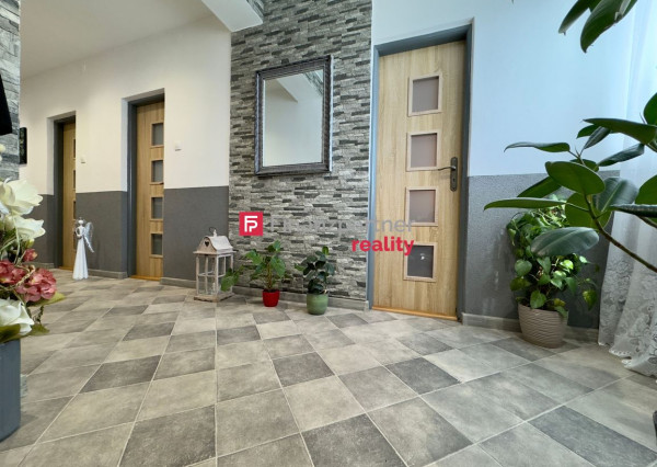 Na predaj 5-izbový podpivničený rodinný dom