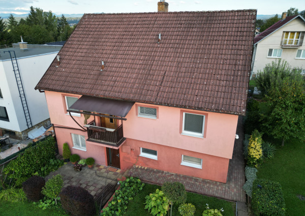 Znížená cena! Poschodový rodinný dom v obci Kováčová