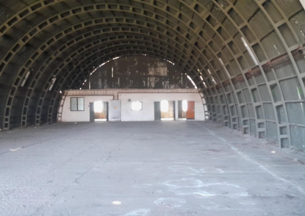 Priestor pre vaše podnikanie: Pozemok s plechovým skladom/halou v Trnave!!!