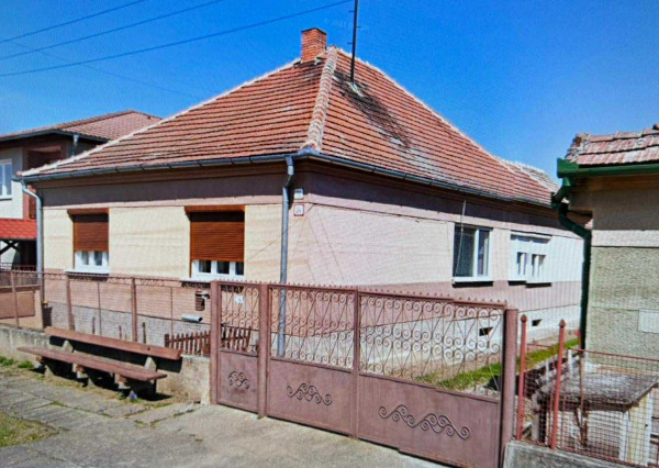 Rodinný dom v obci Strekov, Nové Zámky