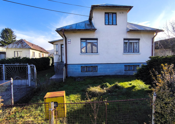 RODINNÝ DOM v centre Dlhého nad Cirochou