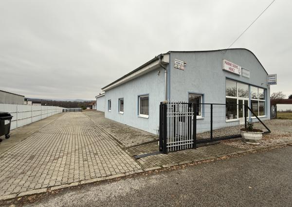 Na prenájom obchodný priestor v meste Štúrovo, pri Dunaji.