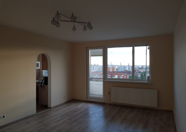 NVESTIČNÁ PRÍLEŽITOSŤ: 2-izbový byt s výhľadom a kompletnou občianskou vybavenosťou